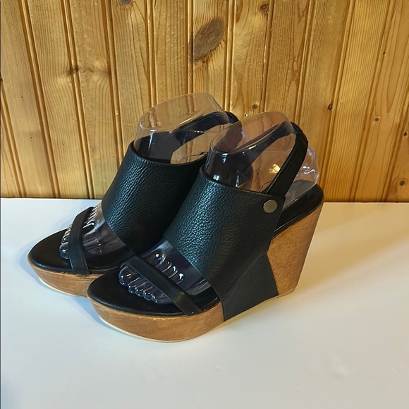 Faryl Robin Elegant Black Wedge Sandals - Picture 1 of 7